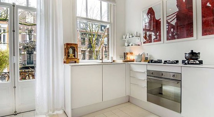 Белая кухня в голландском стиле